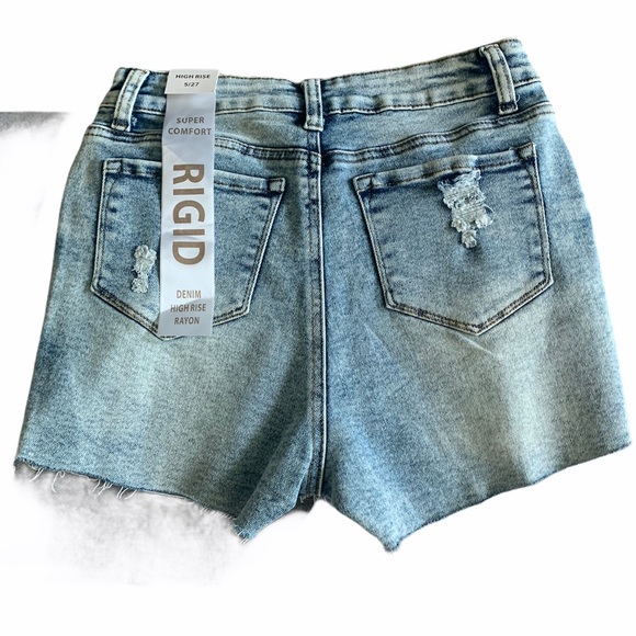 🪀Blue Savvy high rise distressed shorts NWT - Picture 2 of 2